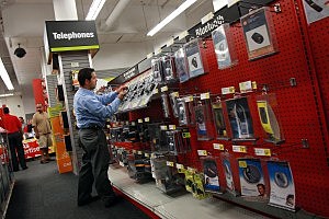 Staples Second Quarter Profit Drops 16 Percent