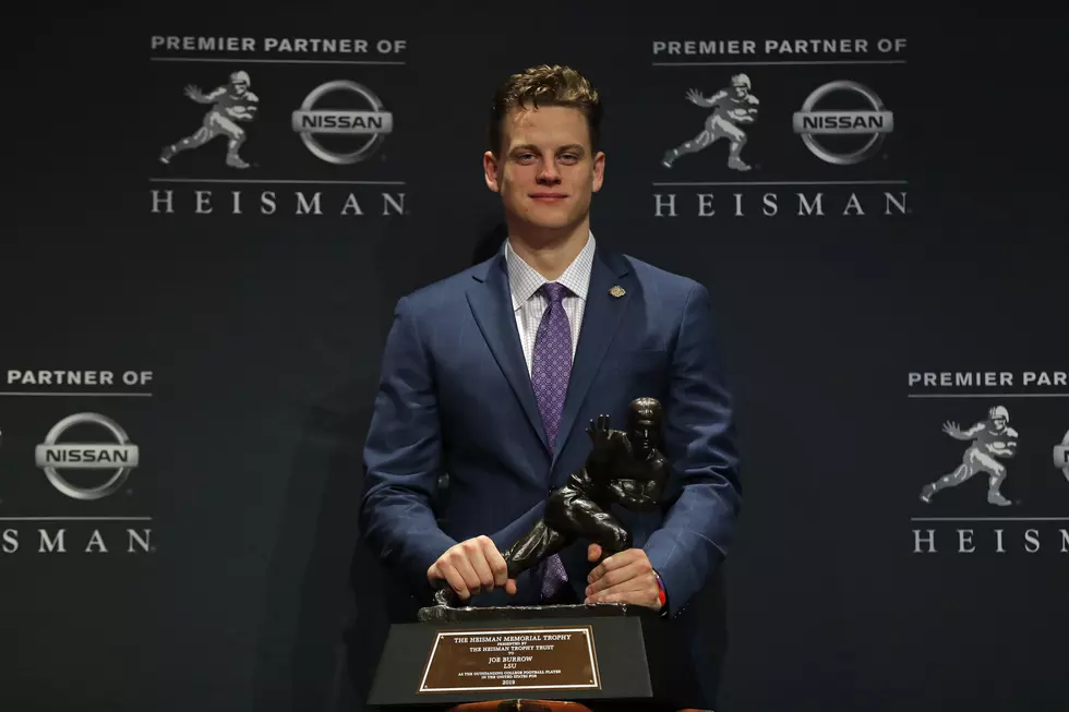 LSU QB Joe Burrow Wins Heisman Trophy in Landslide Vote